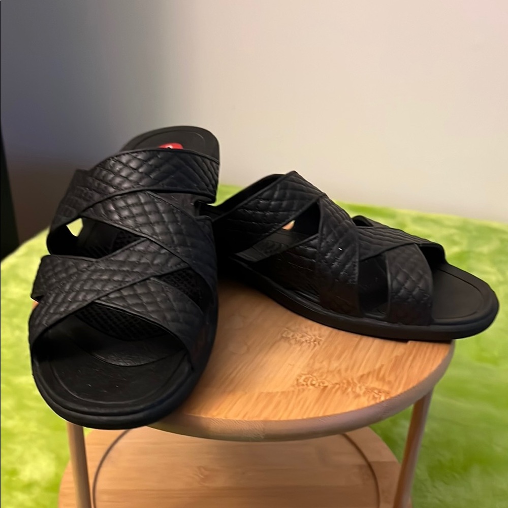 Okabashi no skid sandals NWOT .. women’s large